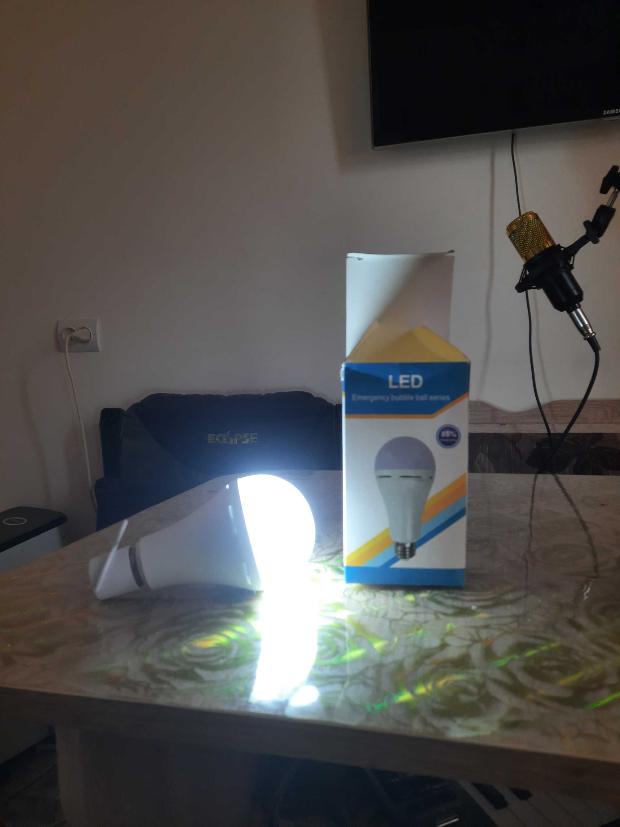 Автономна лампочка 15 W на акумуляторі 6-8 год Аварійне світло Е27 Led