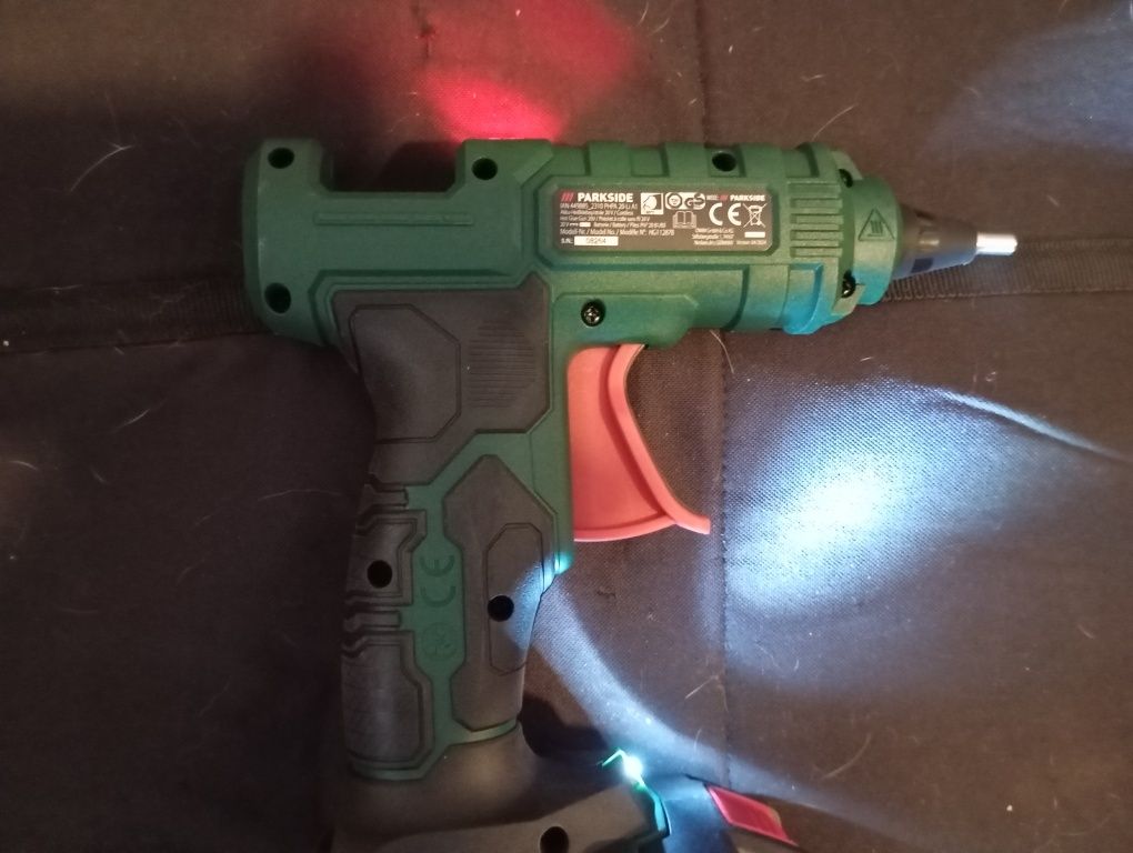 Pistola de cola quente bateria 20V Parkside