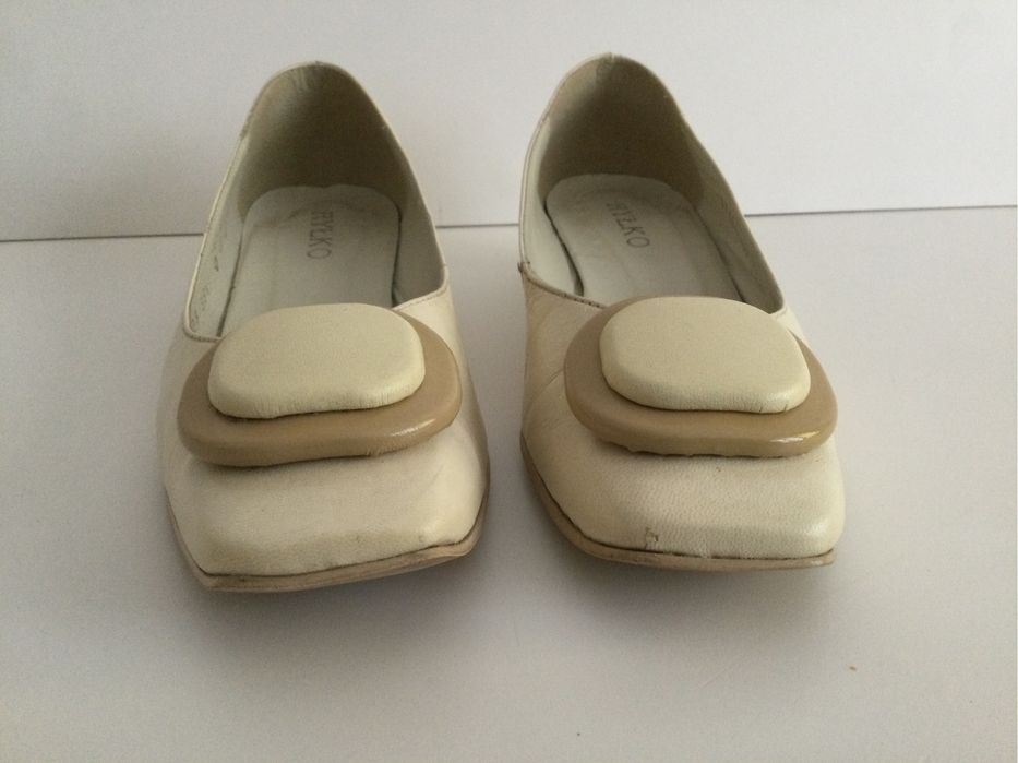 Buty na płaskim obcasie w stylu lat 60. - rozmiar 36