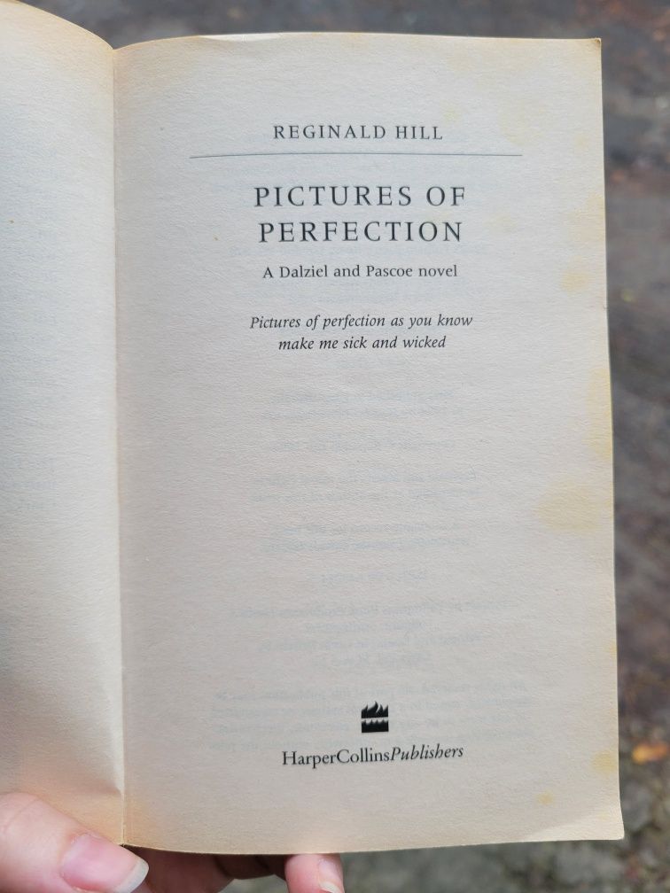 Книга на английском Reginald Hill 
Pictures Of Perf