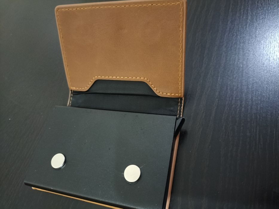 Carteira RFID castanha em pele