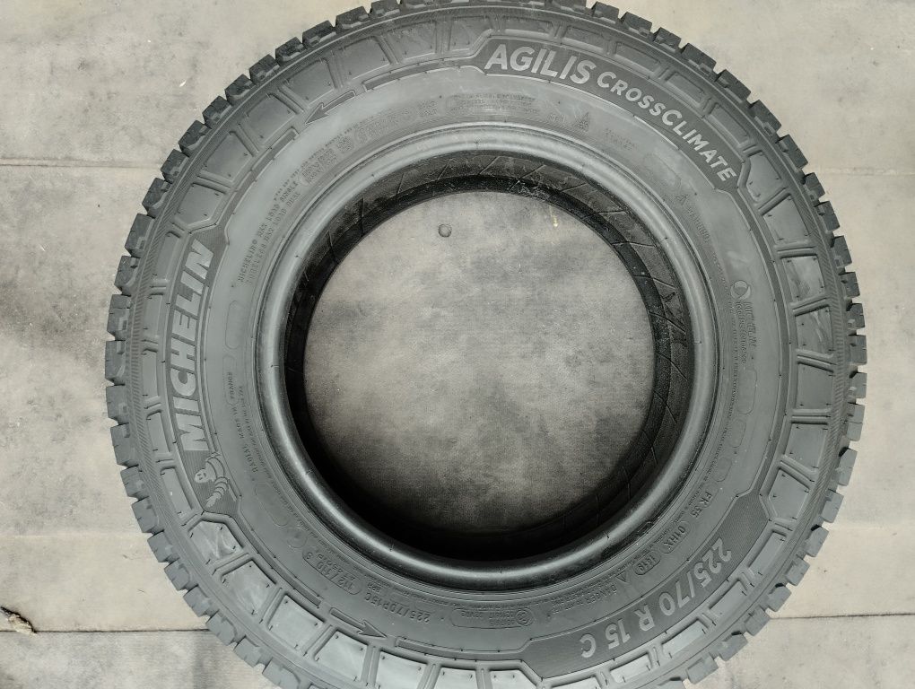 Продам шини 225/70R15C