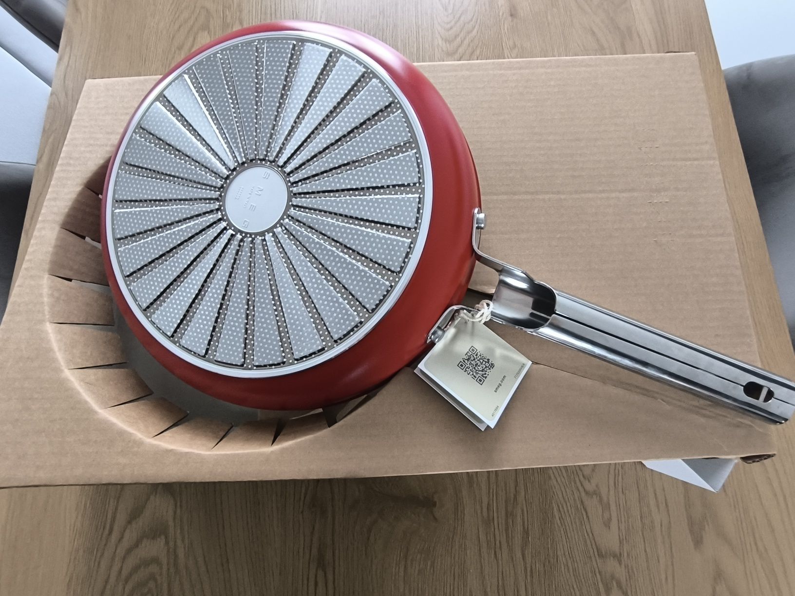 Patelnia SMEG 50's Style 28cm czerwona