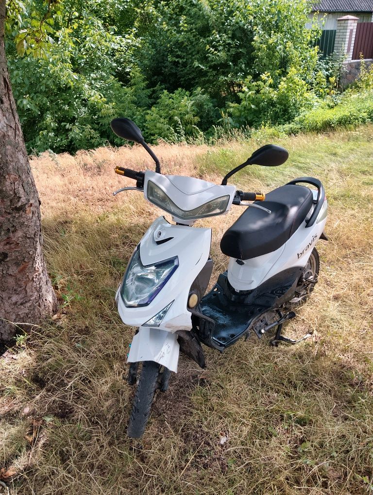 Продам електроскутер bravis