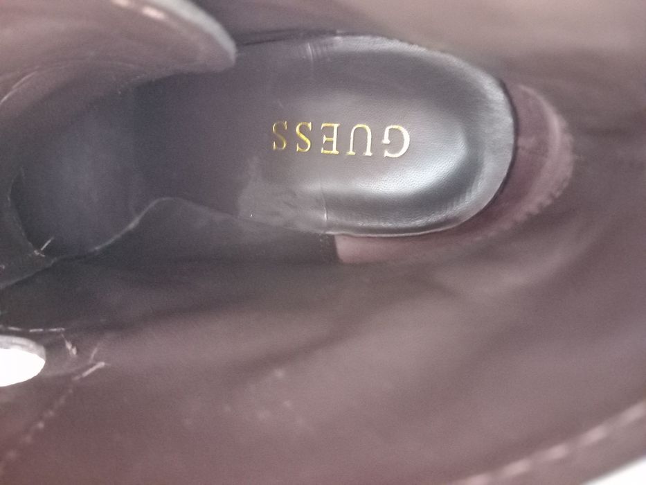 Botas castanhas marca ' guess  ' completamente novas