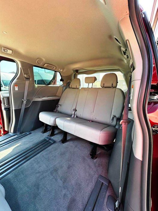 Wynajem 8  osobowa Toyota Proace lub Sienna automat