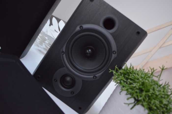 Angielskie kompaktowe kolumny Wharfedale Diamond Dia głośniki