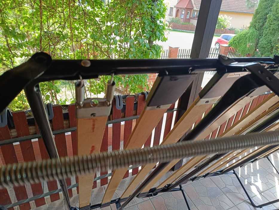 Łóżko polowe - wkład z rozkładanego tapczanu, sofy