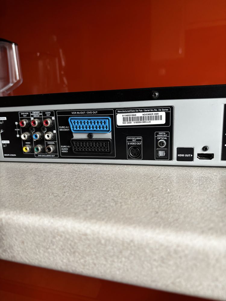 Nagrywarka LG vhs/dvd divix/hdmi/ v390H