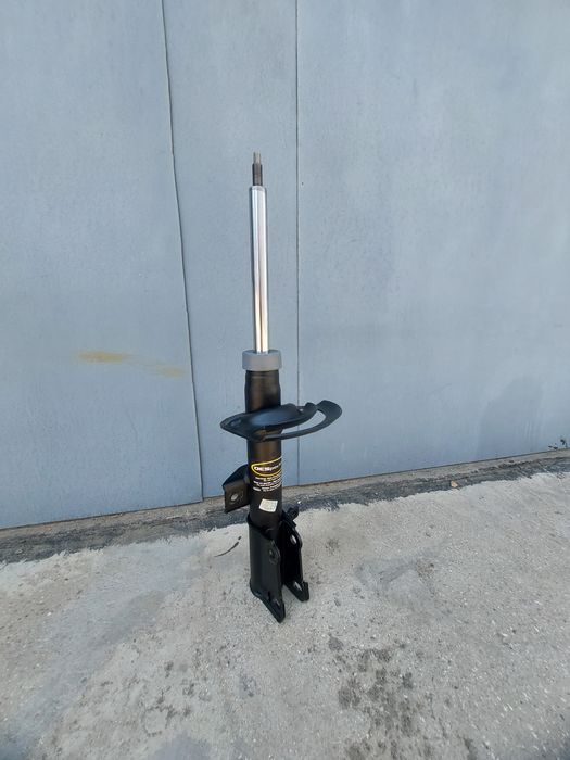 Продается передний правый амортизатор на Додж Джорни.  Артикул 72509