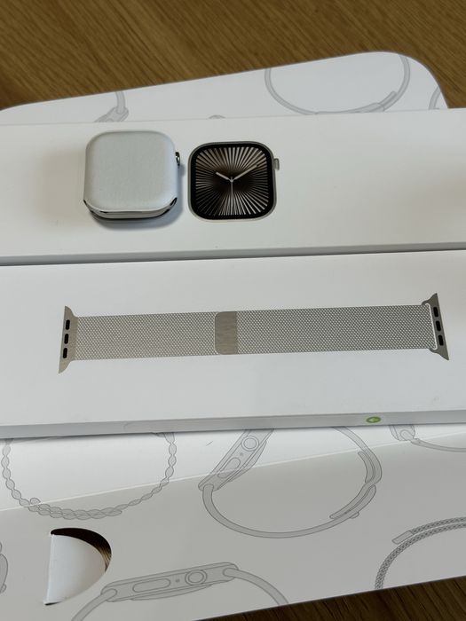 Новий Apple Watch Series 10 46 mm Natural Titanium