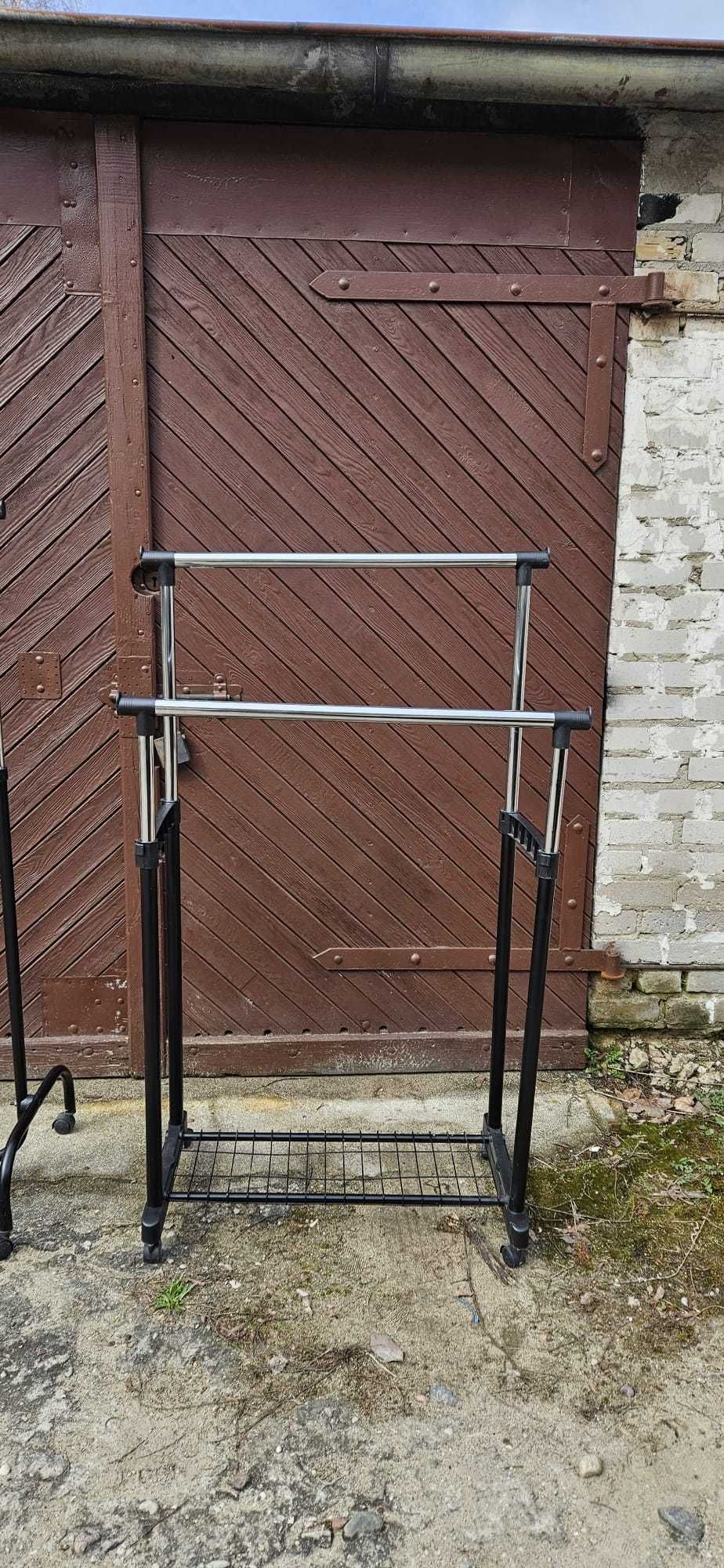 Wieszaki sklepowe na ubrania dwie sztuki