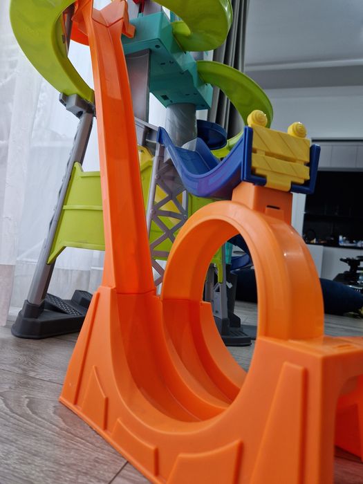 Fisher-Price Little People Wieża wyścigowa z pętlą