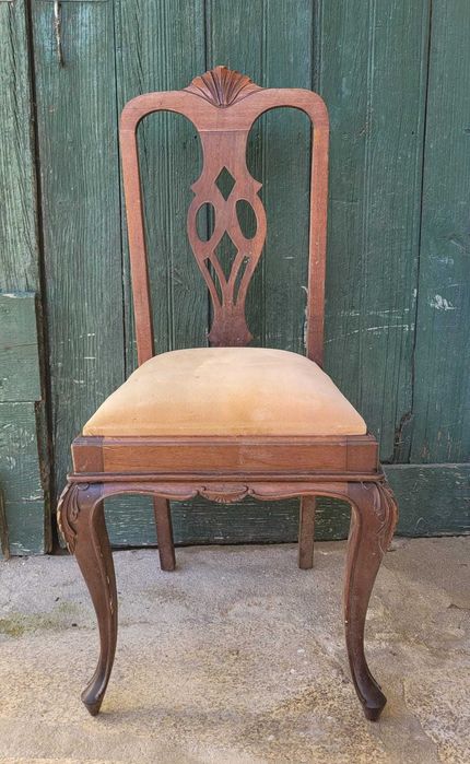 cadeira com assento estofado