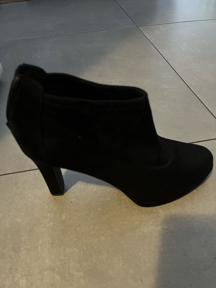 Buty damskie w rozmiarze 41