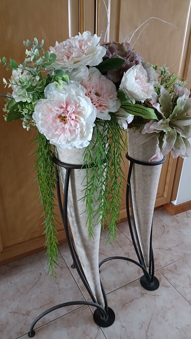 Conjunto de vasos com suporte em ferro
