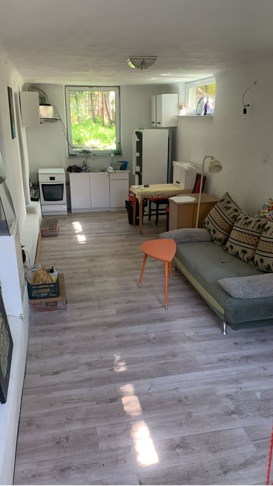 Parter domu , oficyna , mieszkanie 70 m2