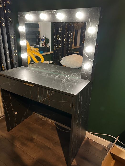 Toaletka kosmetyczna z lustrem Gold Makijaż led