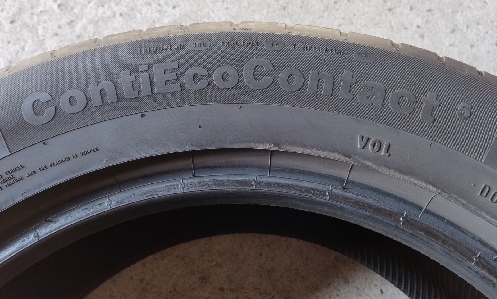 Шини б в літні R18 235/60 Continental Conti Eco Contact 5