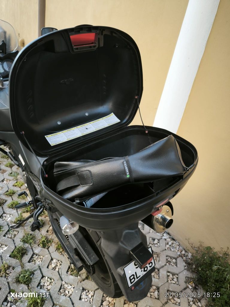 Moto Suzuki V-storm 2006