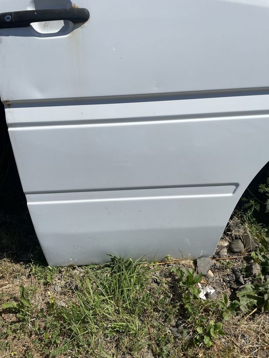 Двері передні ліві праві Sprinter W901-905 CDI