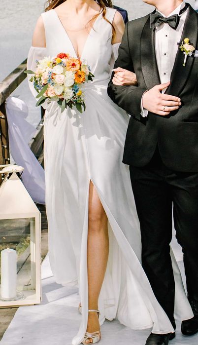 Suknia ślubna minimalistyczna i bardzo efektowna / idealna do tańca