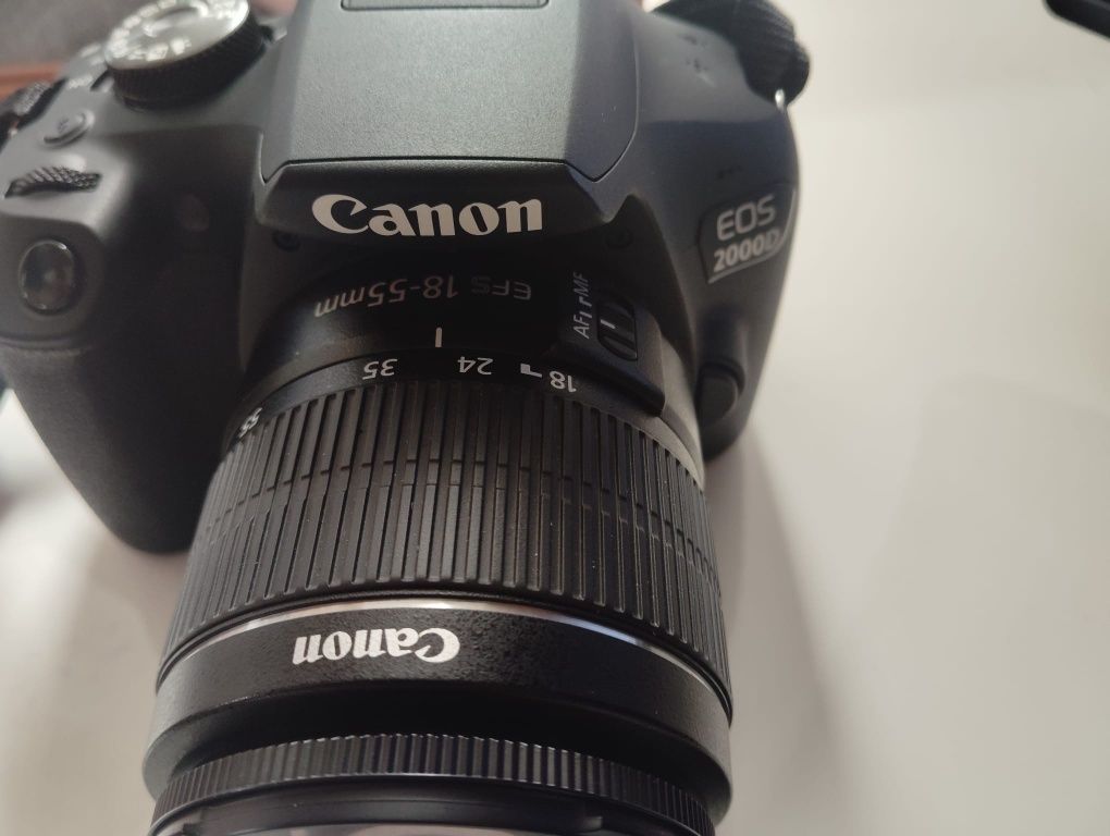 Câmera Canon EOS2000D
