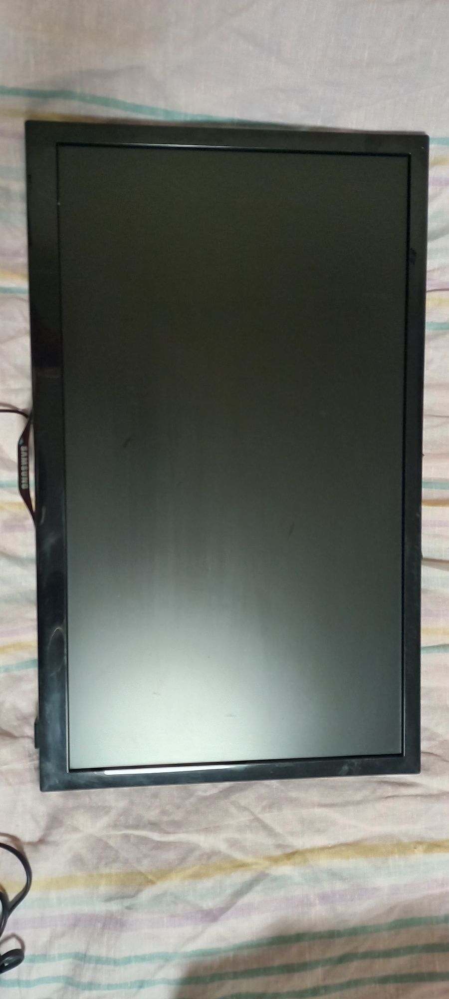 Телевізор 22дюйми  SAMSUNG UE22F5000aw б/в повністю робочий