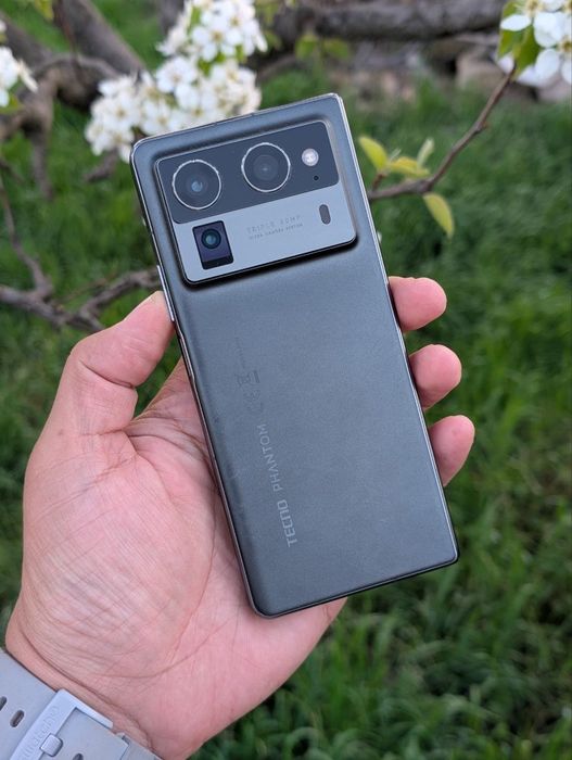 Tecno V fold 2 5g (12/512 global флагман камерафон складной Раритет)