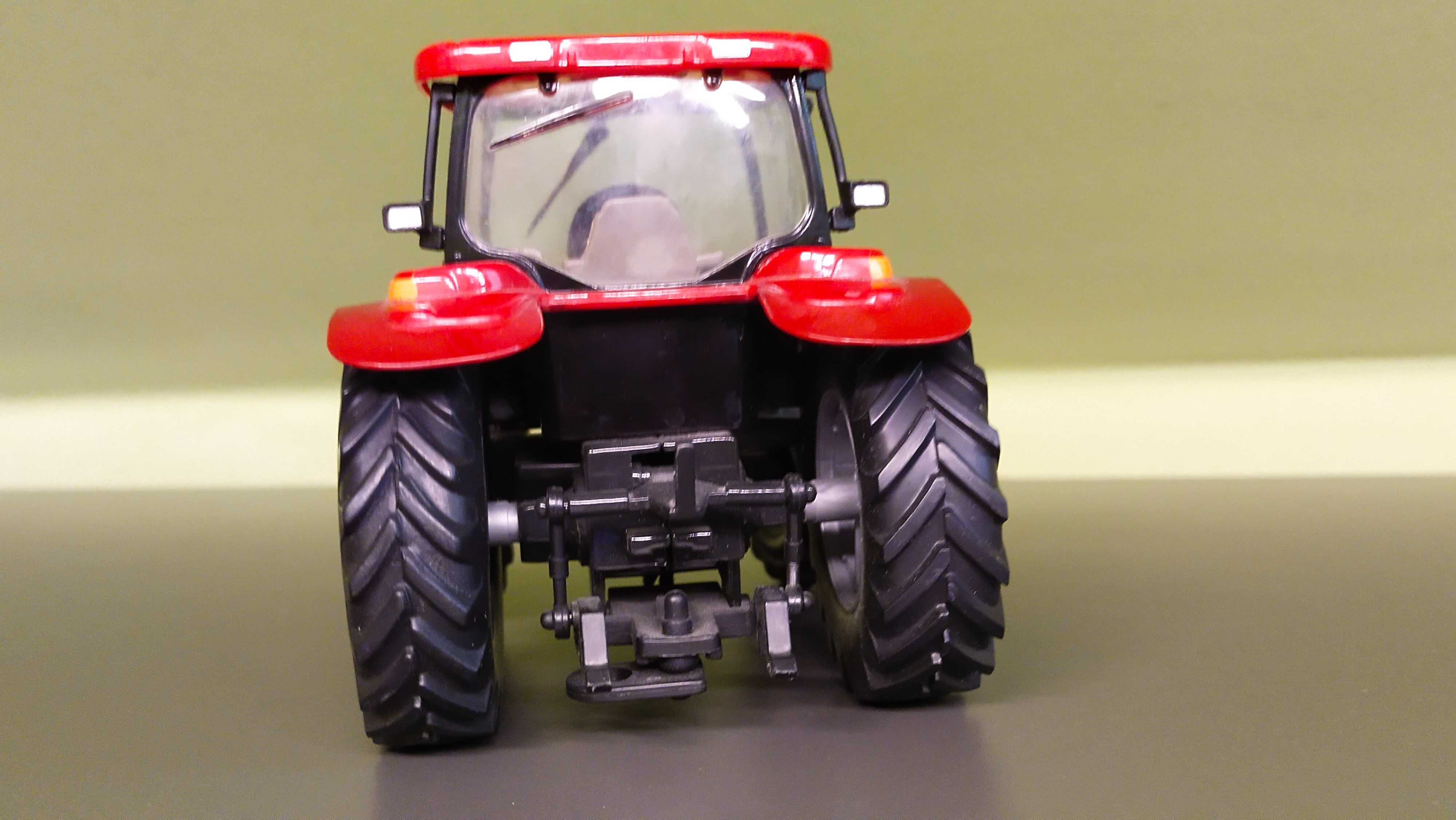 Britains traktor Case jak siku Universal hobbies 1:32