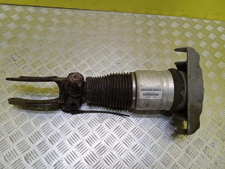 Пневмостойка Audi Q7 4L Пневмостійка передня ліва Стойка кю7 стійка