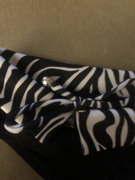 Biquini zebra forrado, cueca com fita e aplique