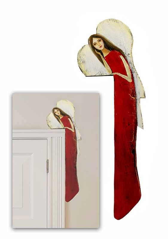 Drewniany malowany aniołek do powieszenia nad drzwi prezent