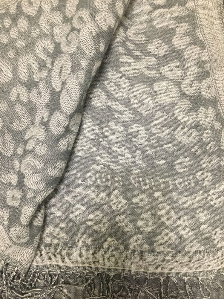 Красивая шаль Louis Vuitton