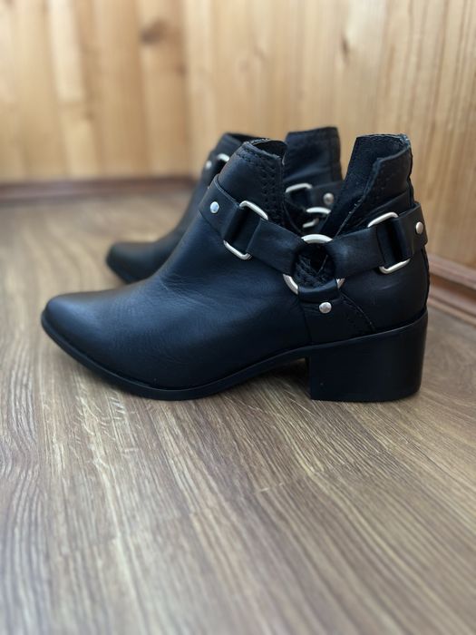 Жіночі черевики