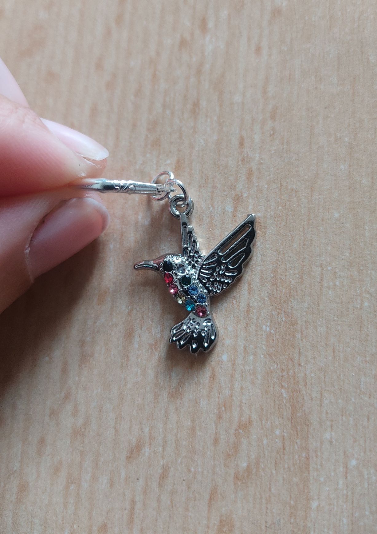 Kolczyki kolibry na srebrnym biglu z cekinowymi zdobieniami