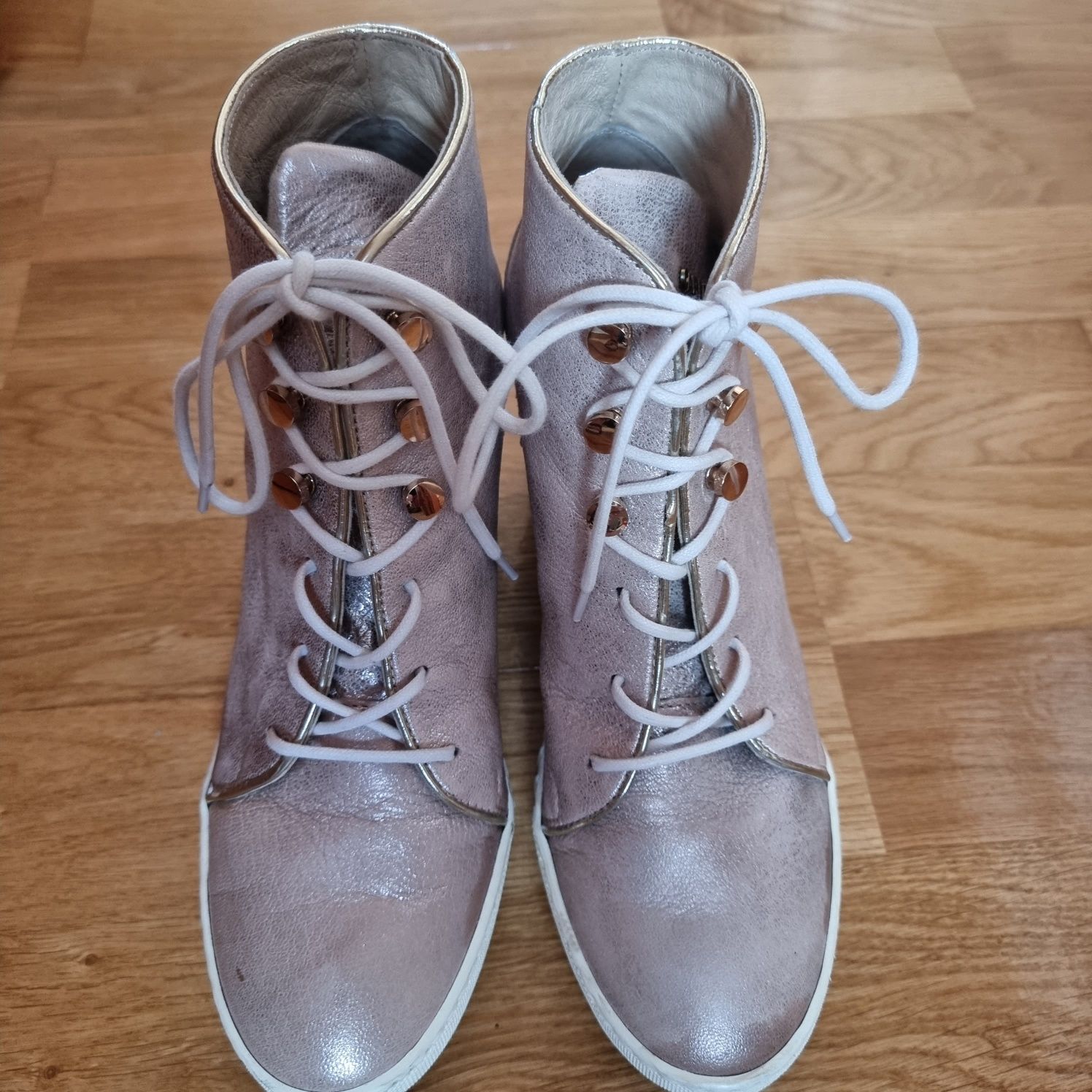Botki sneakersy Carinii 39 /ukryty koturn/ skórzane