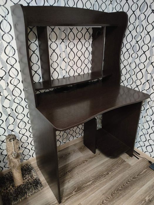 Стіл комп'ютерний