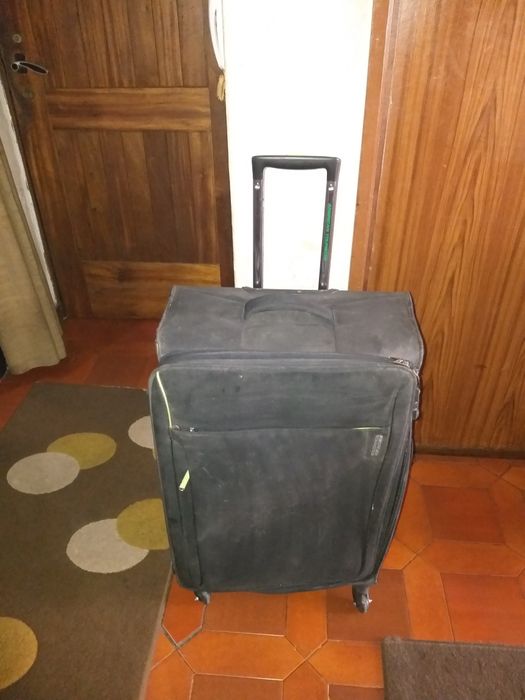 Mala de viagem 23Kg grande com 80×50×30cm muito boa para viajar.
