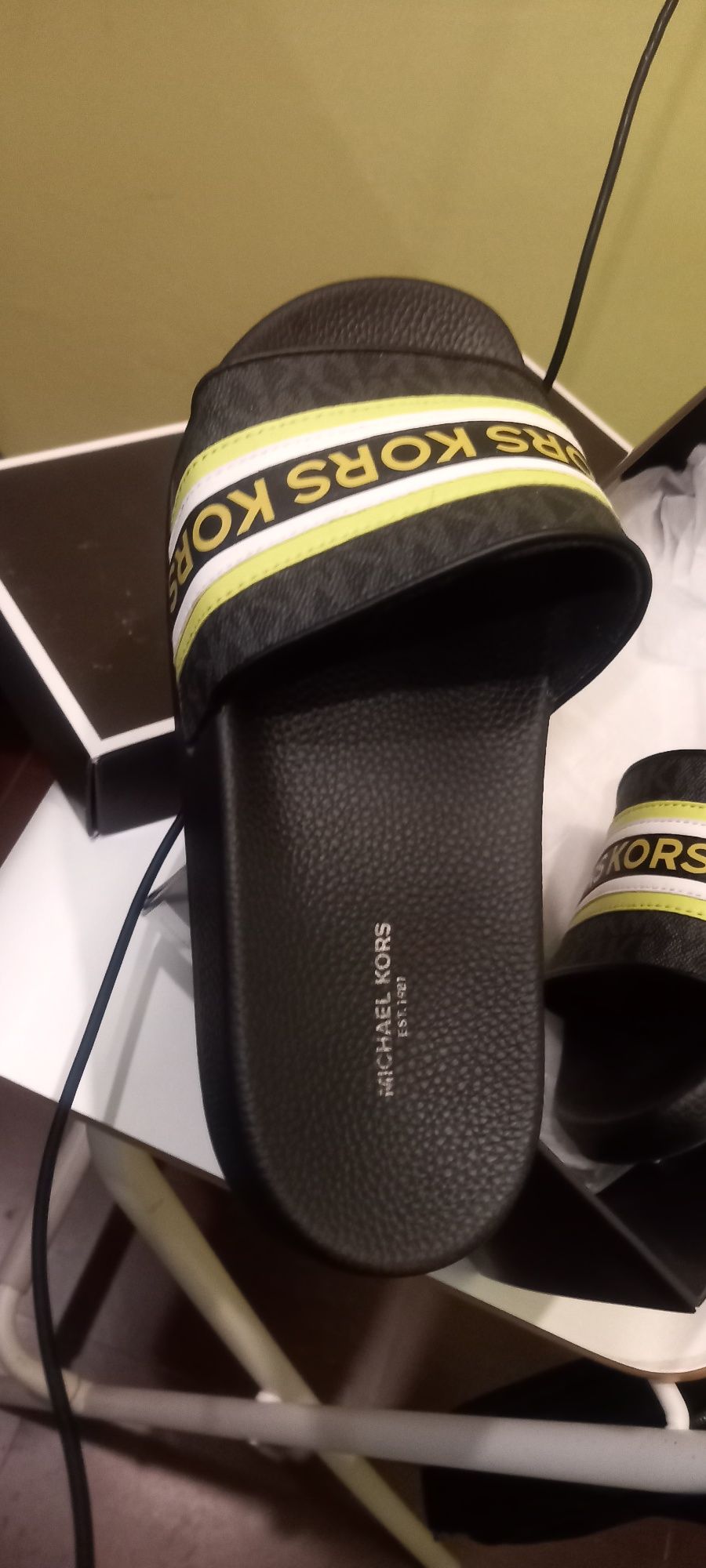 Chinelo Michael Kors