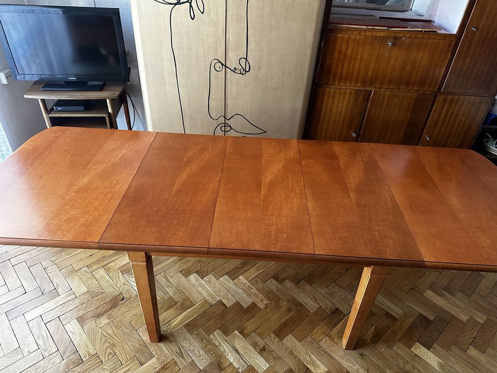 Rozkladany stół z litego drewna