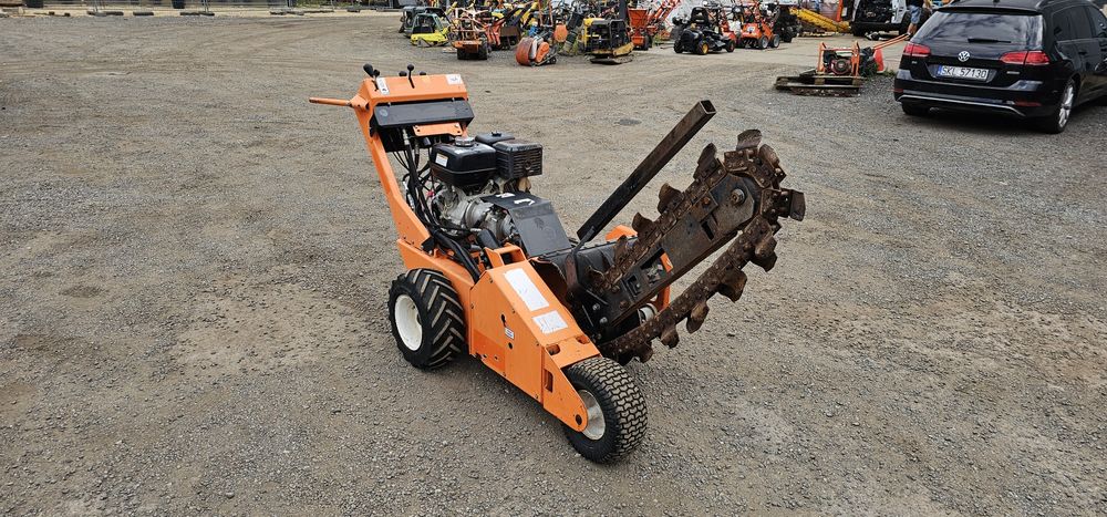 Koparka łańcuchowa Barreto E1330D-4C vermeer ditch witch Honda