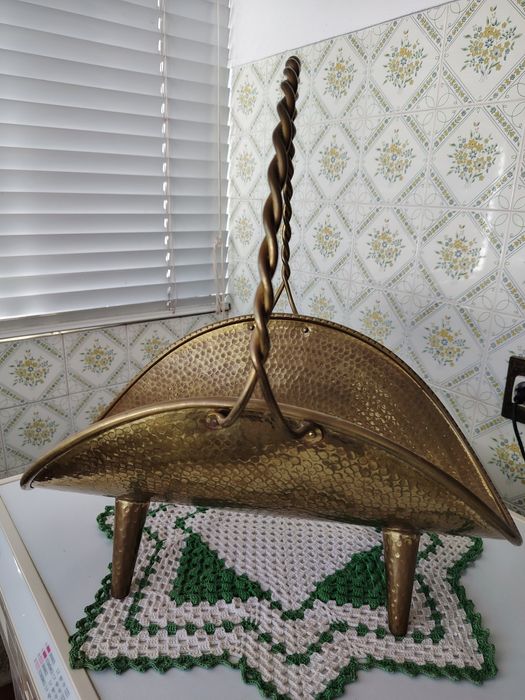 Cesta em Latão para Revistas