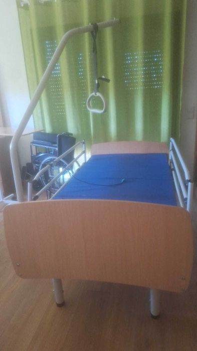 Cama articulada elétrica e outro material