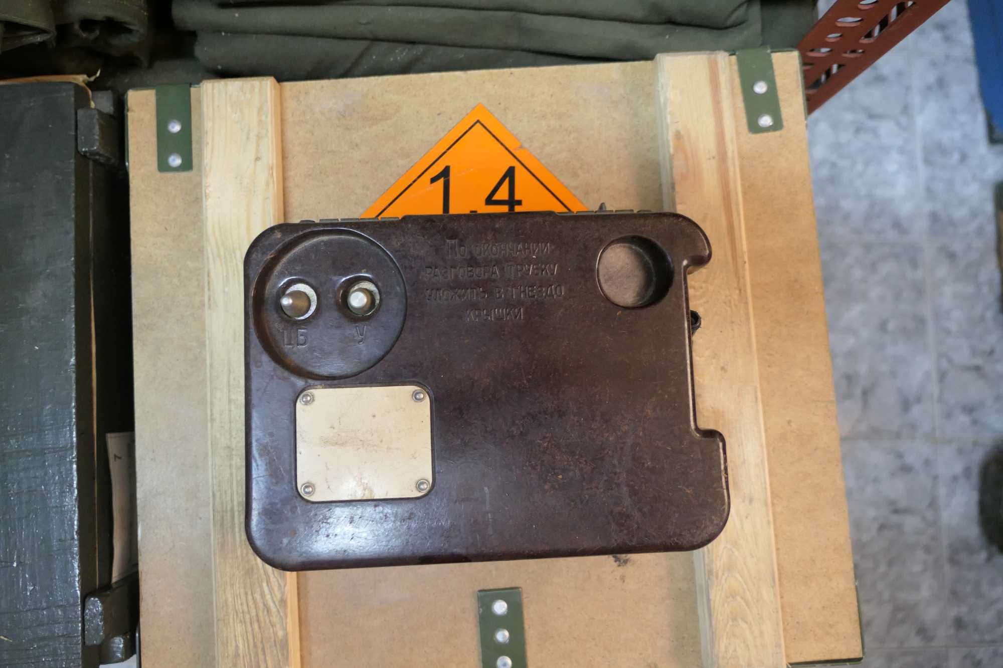 Telefon polowy na korbke