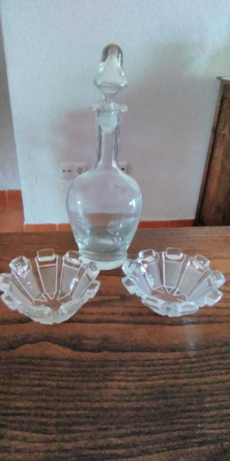 Garrafa e 2 taças em vidro