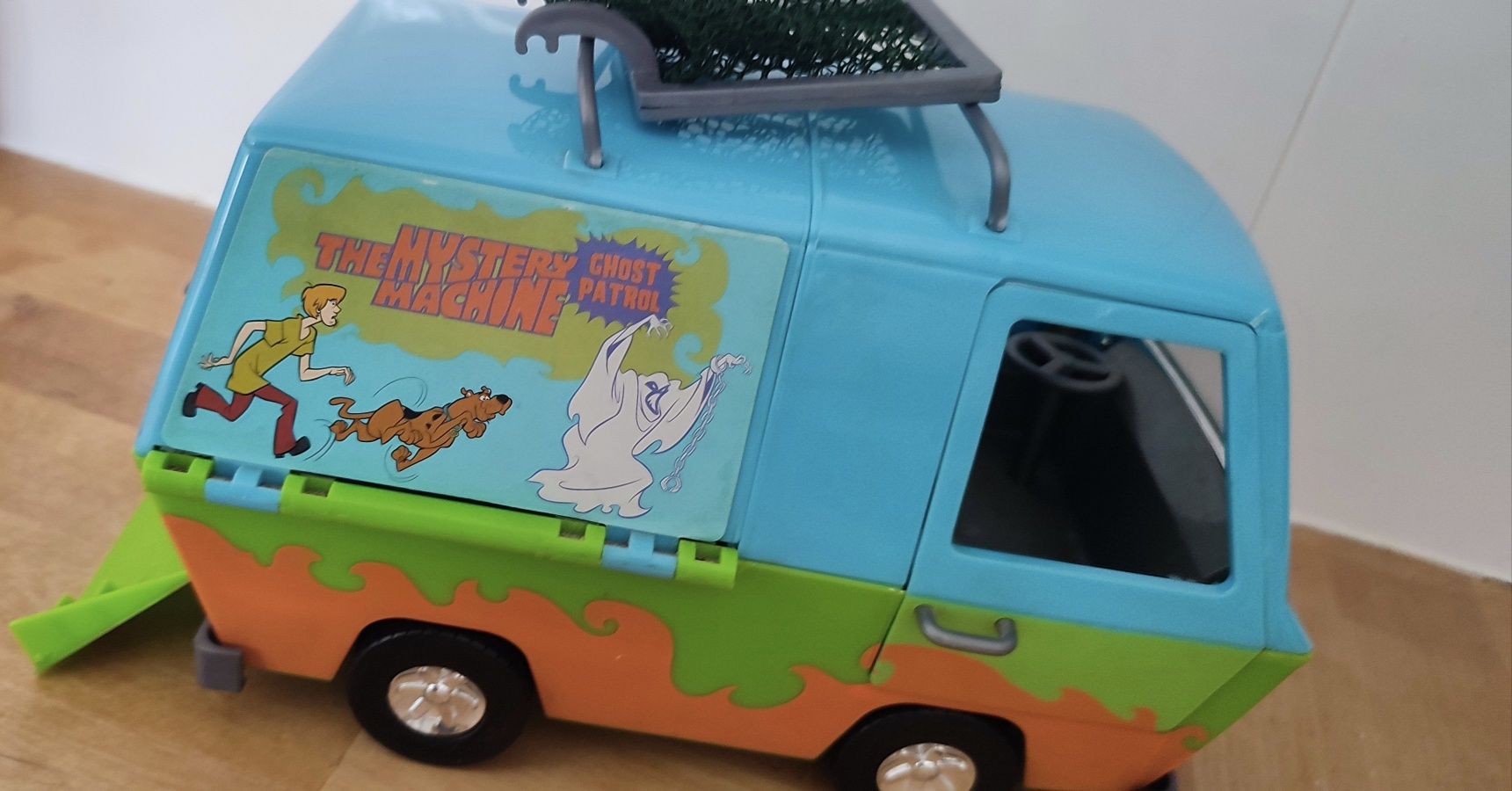 2005r.Scooby Doo Samochód i 8 figurek