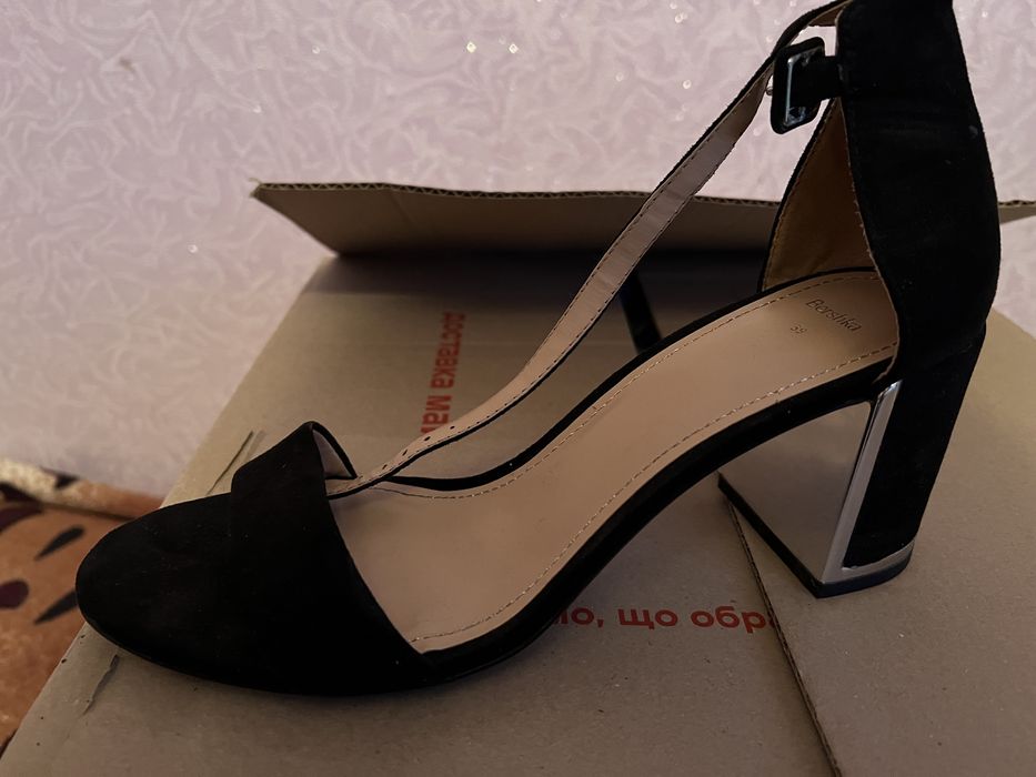 Туфли Bershka, yamamay, чёрные, красные