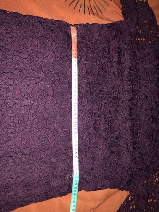 Vestido de renda bordeaux