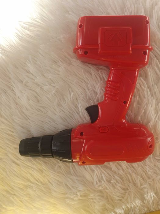 Zabawkowa wiertarka z gratisami